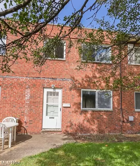 5992 Engle Rd, Brook Park, OH 44142