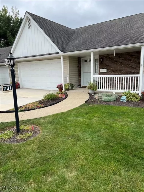 201 Park Place Dr, Wadsworth, OH 44281