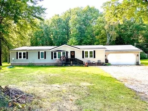 2732 Mahan Denman Rd NW, Bristolville, OH 44402