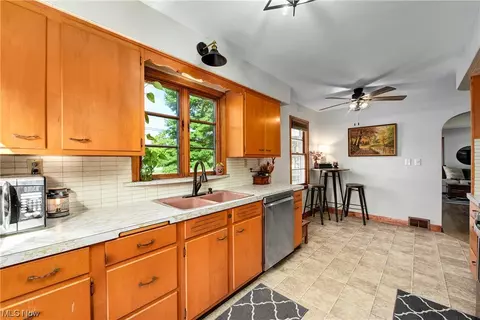 1203 Root Rd, Lorain, OH 44052 photo 10