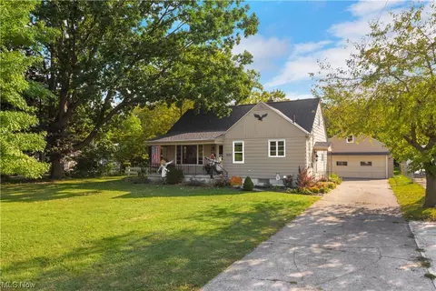 1203 Root Rd, Lorain, OH 44052