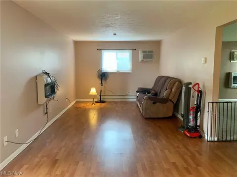 106 Potomac Dr, Elyria, OH 44035 photo 4