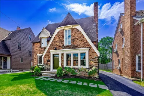 3786 Bushnell Rd, University Heights, OH 44118