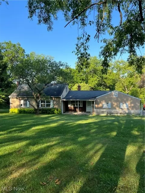 2449 Drummond Ave, Hubbard, OH 44425