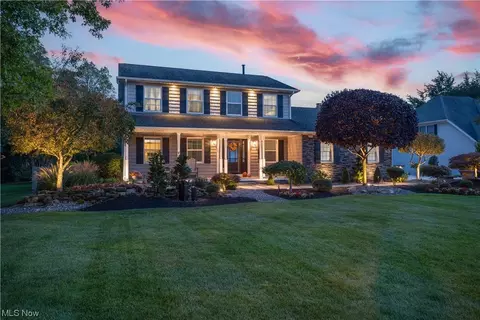1286 Red Bush Ln, Macedonia, OH 44056
