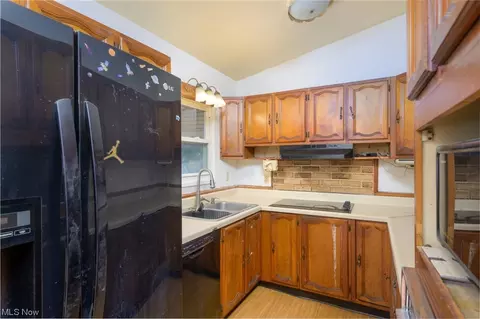 923 Winston St, Akron, OH 44314 photo 10