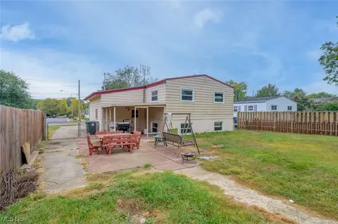 923 Winston St, Akron, OH 44314 photo 3