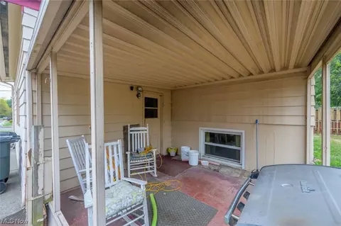 923 Winston St, Akron, OH 44314 photo 2