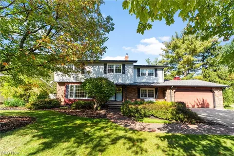 7035 Cranbrook Dr, Brecksville, OH 44141