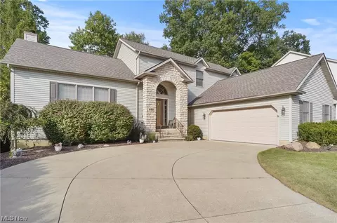 693 Timbercreek Rd, Sagamore Hills, OH 44067