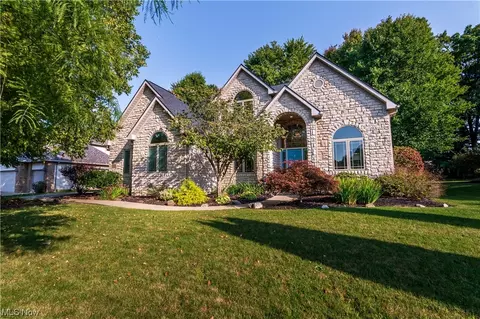 1473 Spring Wood Ln, Uniontown, OH 44685