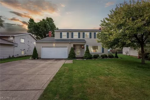 25105 Randall Dr, North Olmsted, OH 44070
