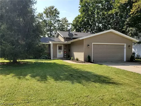359 Wallace Dr, Berea, OH 44017 photo 1