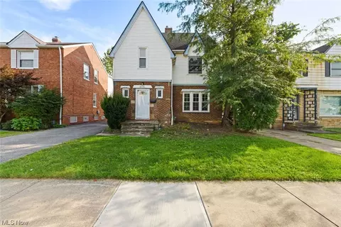 3738 Grosvenor Rd, South Euclid, OH 44118