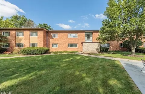 1750 Wagar Rd #107, Rocky River, OH 44116