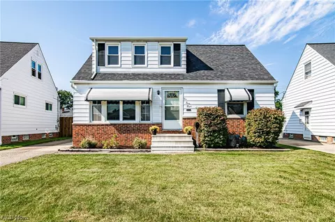 648 Pendley Rd, Willowick, OH 44095