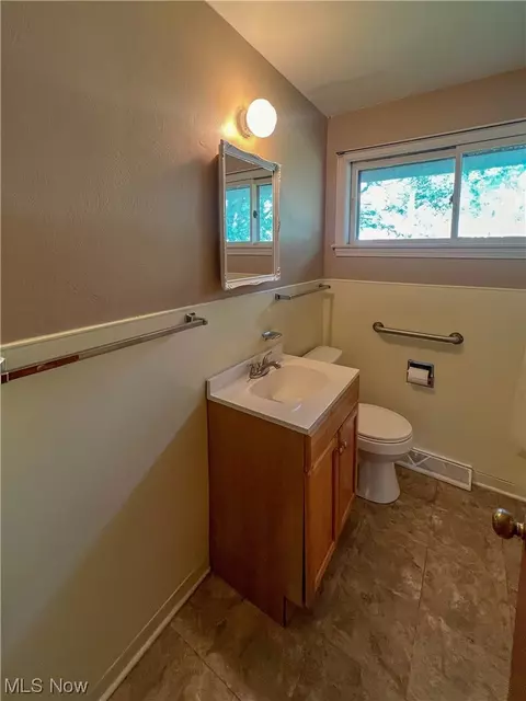 977 Compton Ln, Youngstown, OH 44502 photo 9
