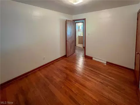 977 Compton Ln, Youngstown, OH 44502 photo 4