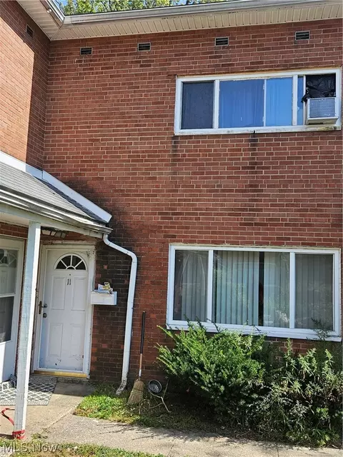 23755 Banbury Cir #11, Warrensville Heights, OH 44128