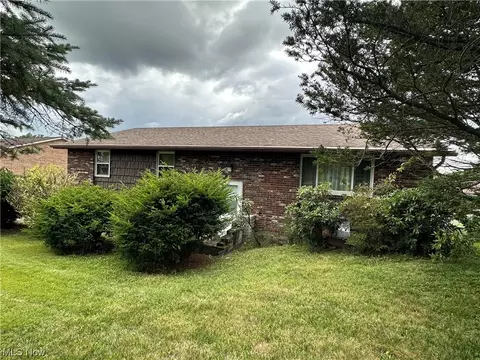 305 Lovers Ln, Steubenville, OH 43952