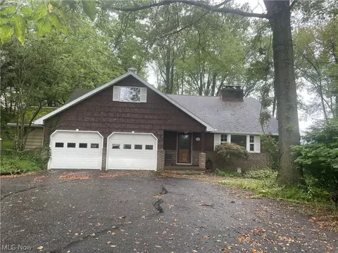 219 Schaar Dr, Dover, OH 44622