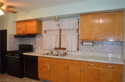 76 E Dresden Ave, Akron, OH 44301 photo 2