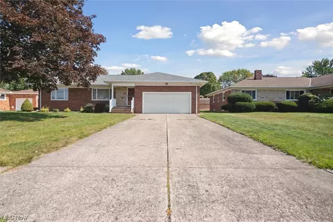 3225 Tressa Ave, Lorain, OH 44052