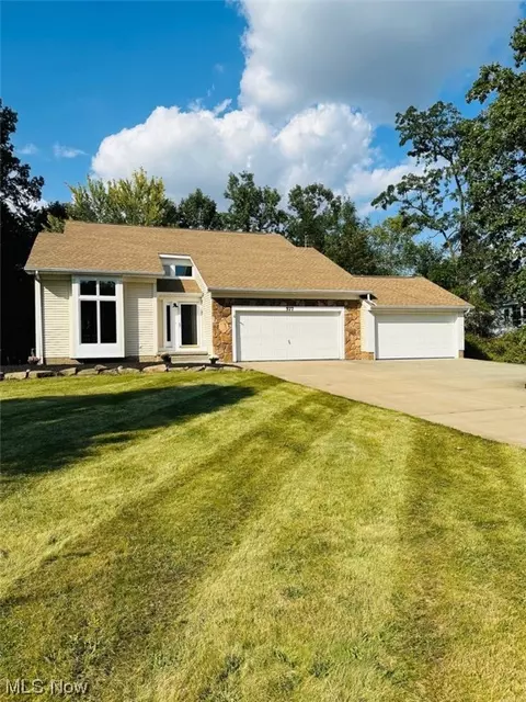 577 Ledge Rd, Macedonia, OH 44056