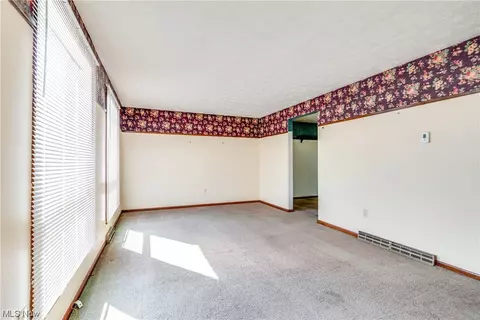 1365 Glennview St NE, Canton, OH 44721 photo 3