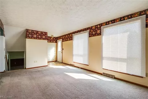 1365 Glennview St NE, Canton, OH 44721 photo 4
