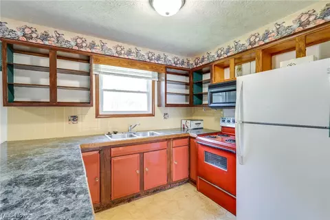 1365 Glennview St NE, Canton, OH 44721 photo 8
