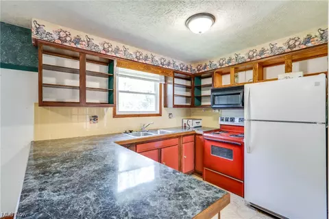1365 Glennview St NE, Canton, OH 44721 photo 6