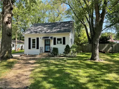 761 Community Rd, Sheffield Lake, OH 44054