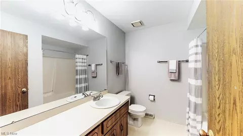 7625 Lime Ln, Parma, OH 44129 photo 4