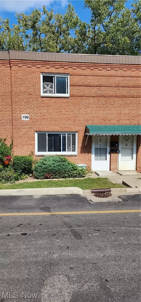 199 Dalepark Dr #4, Bedford, OH 44146