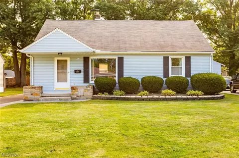 4627 Selhurst Rd, North Olmsted, OH 44070