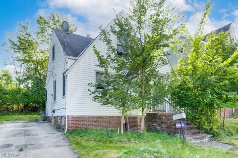 4353 W 61st St, Cleveland, OH 44144