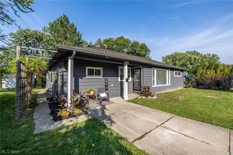 6370 Dellrose Dr, Parma Heights, OH 44130