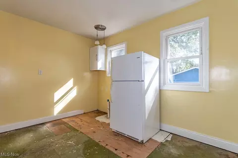 955 E 224th St, Euclid, OH 44123 photo 7