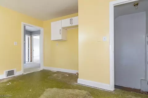955 E 224th St, Euclid, OH 44123 photo 9