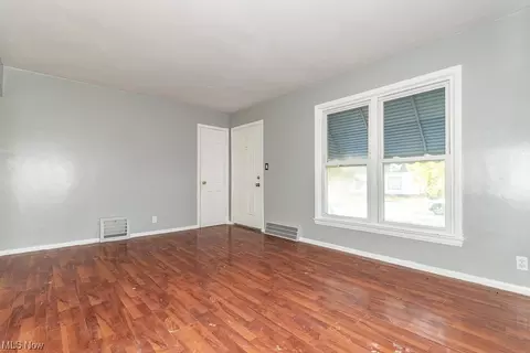955 E 224th St, Euclid, OH 44123 photo 5