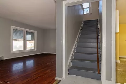 955 E 224th St, Euclid, OH 44123 photo 6