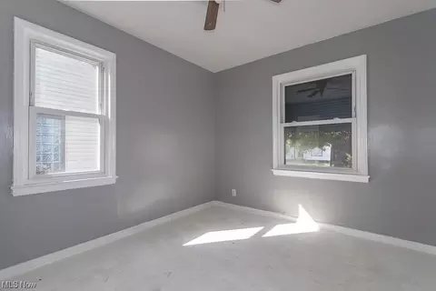 955 E 224th St, Euclid, OH 44123 photo 11