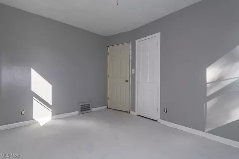 955 E 224th St, Euclid, OH 44123 photo 13