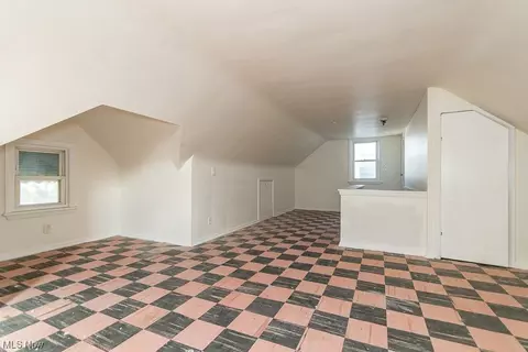 955 E 224th St, Euclid, OH 44123 photo 17