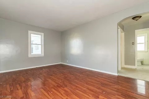955 E 224th St, Euclid, OH 44123 photo 3