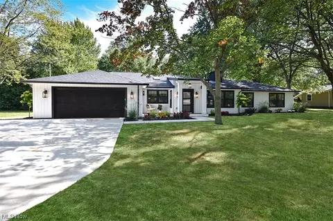 2245 Bradley Rd, Westlake, OH 44145