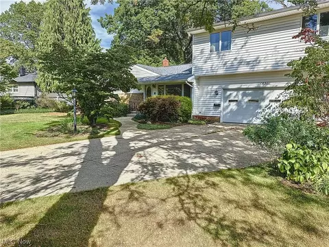 1431 Forrest Dr, Barberton, OH 44203