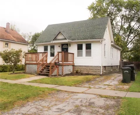 141 Spruce St, Elyria, OH 44035 photo 2