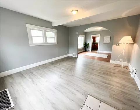 141 Spruce St, Elyria, OH 44035 photo 3